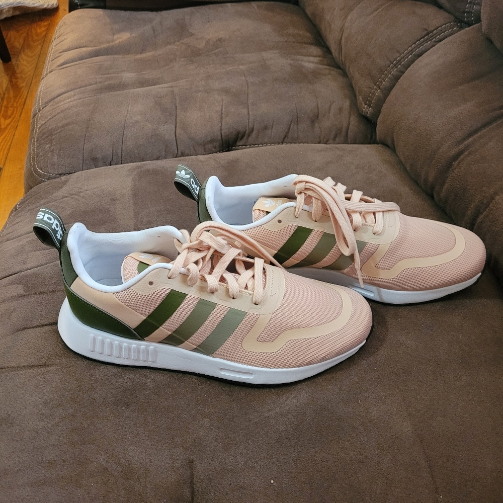 Addias Sneakers - Picture 3 of 4